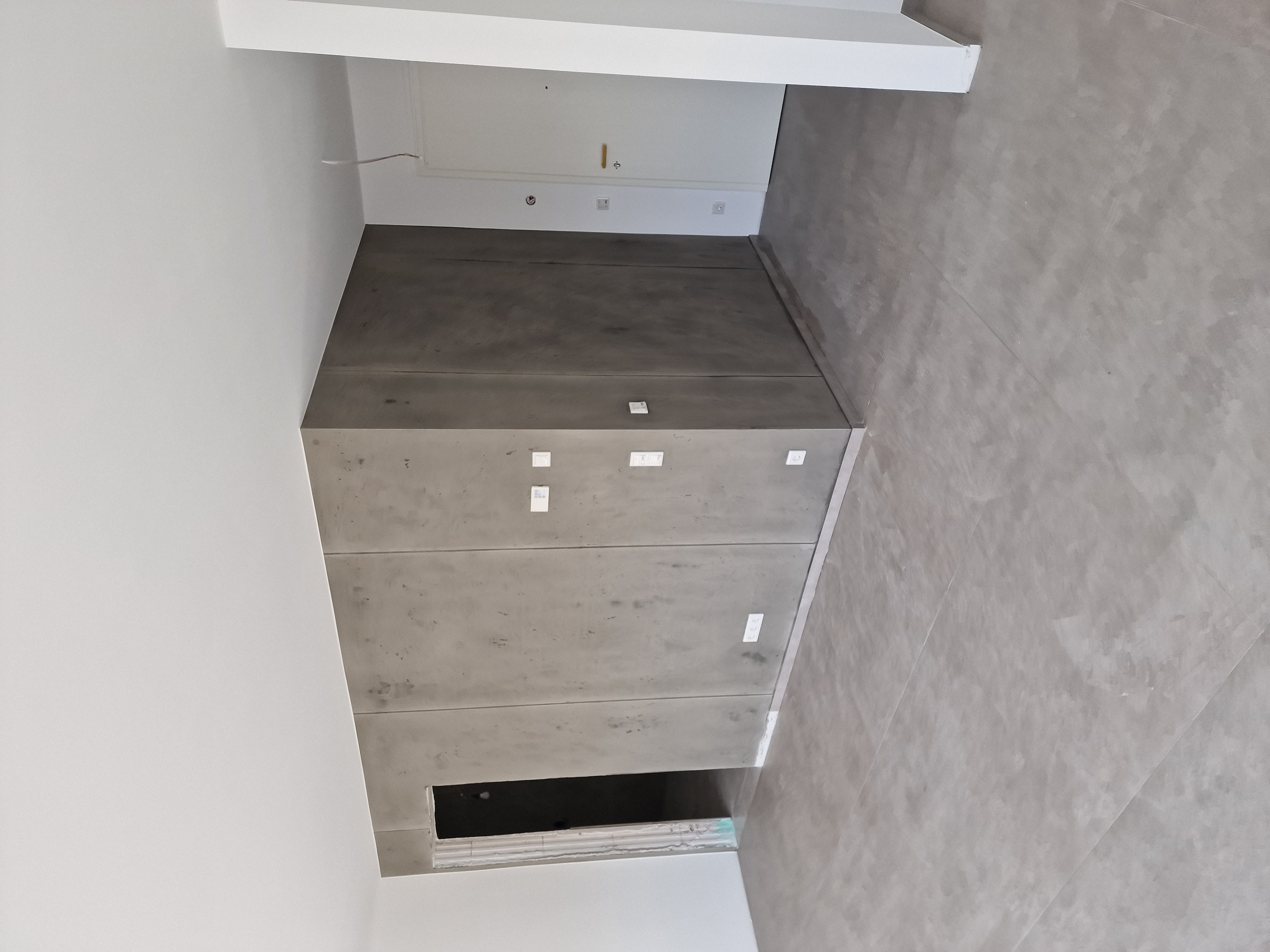 Betonoptik auf Wandfläche