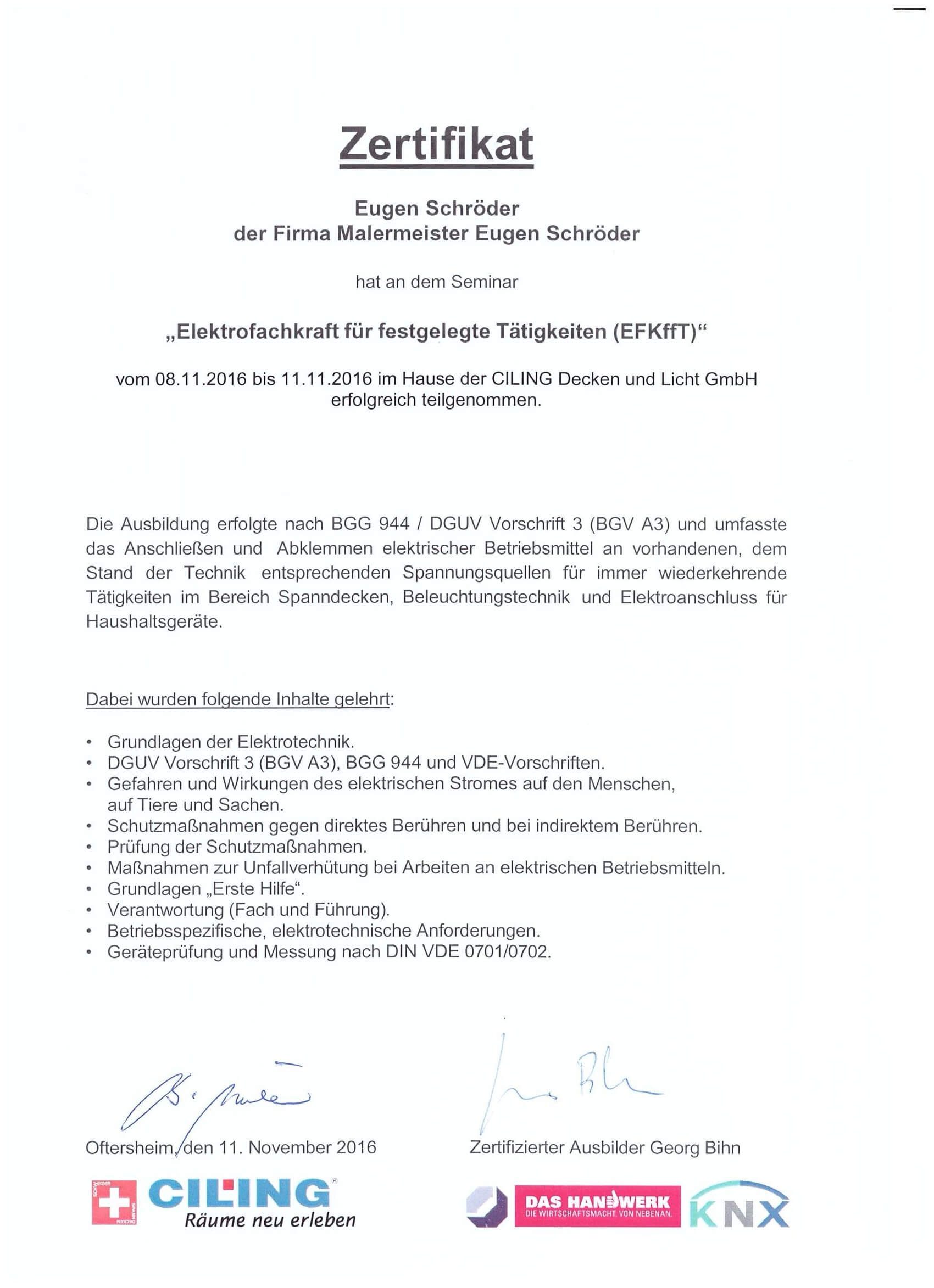 Zertifizierte Elektrofachkraft für festgelegte Tätigkeiten (EFKffT) des Malerbetriebs Schröder bei der Sicherheitsprüfung einer Steckdose in Schloß Holte-Stukenbrock.